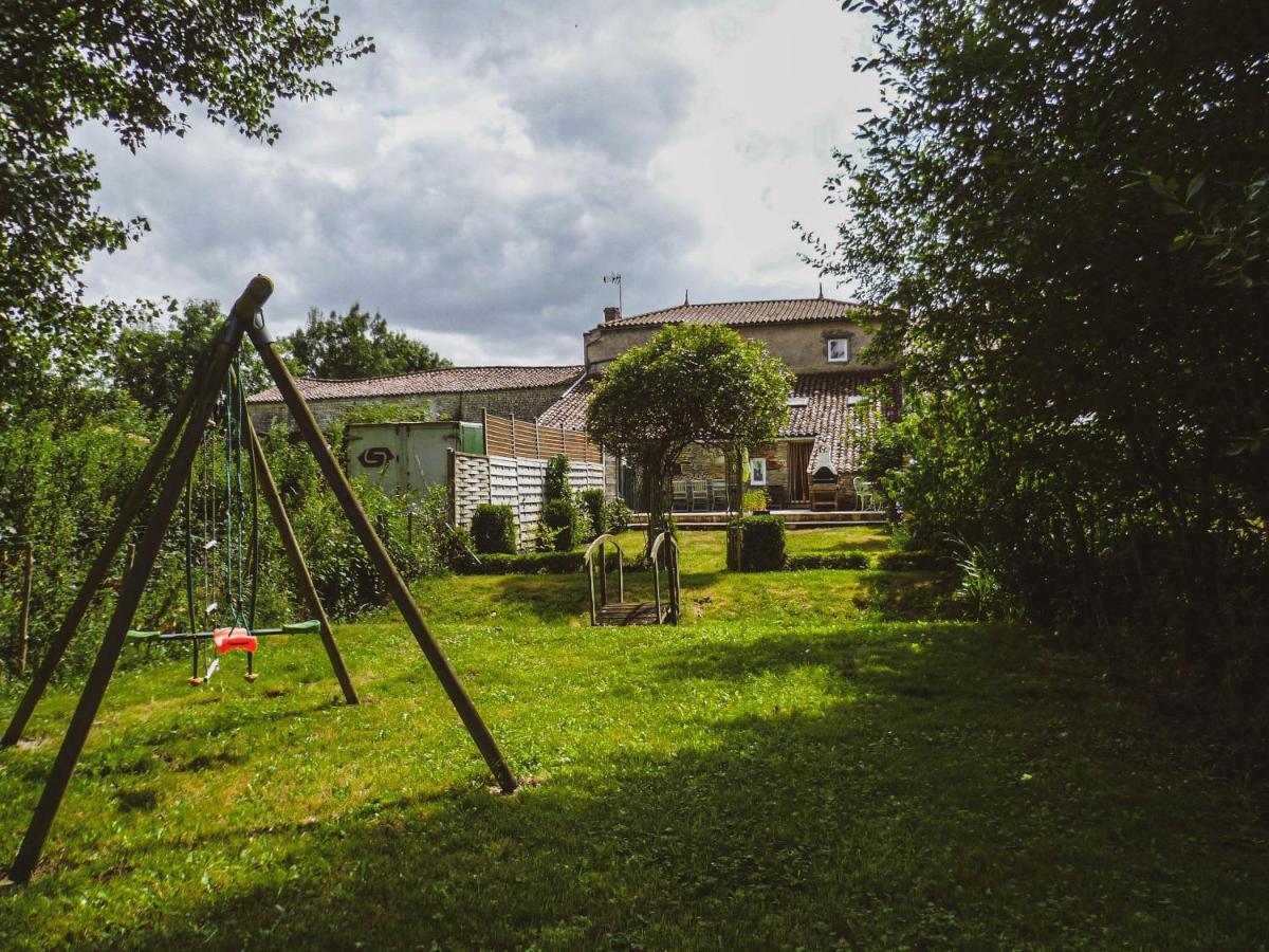 La Laujere Ivie - Gite & Piscine Privative Saint-Hilaire-du-Bois  المظهر الخارجي الصورة