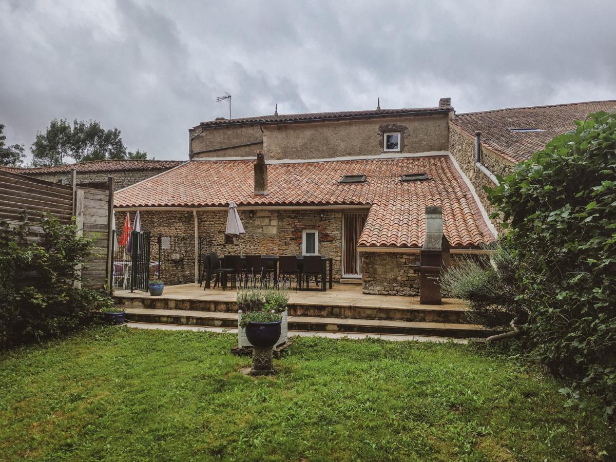 La Laujere Ivie - Gite & Piscine Privative Saint-Hilaire-du-Bois  المظهر الخارجي الصورة