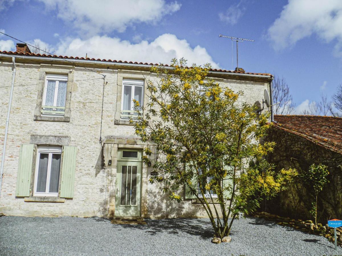 La Laujere Ivie - Gite & Piscine Privative Saint-Hilaire-du-Bois  المظهر الخارجي الصورة