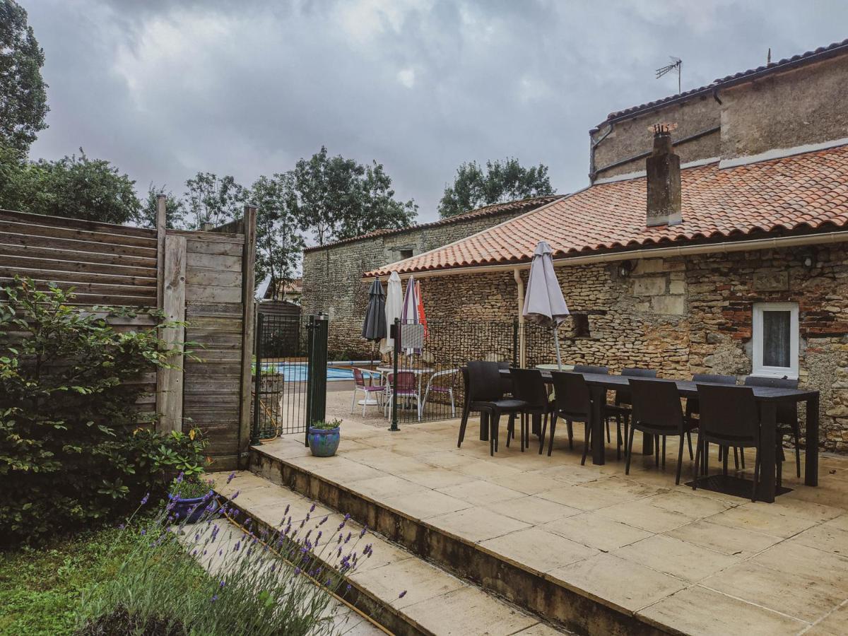 La Laujere Ivie - Gite & Piscine Privative Saint-Hilaire-du-Bois  المظهر الخارجي الصورة